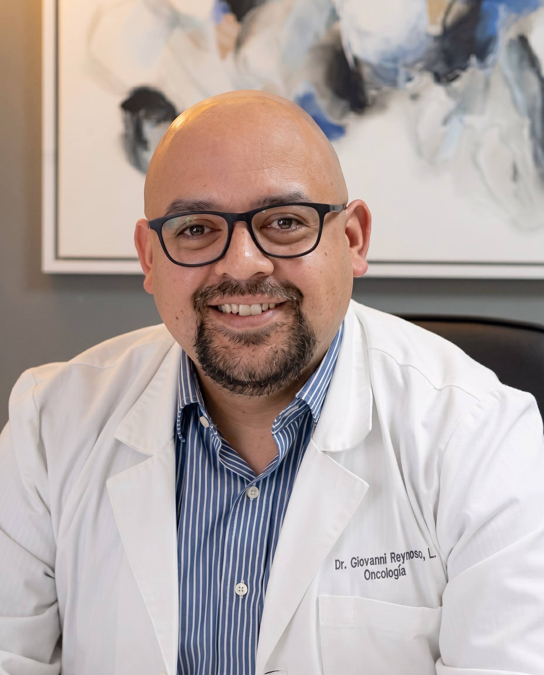 Dr. Giovanni Reynoso, oncólogo médico especialista en tumores sólidos en Ciudad de Guatemala