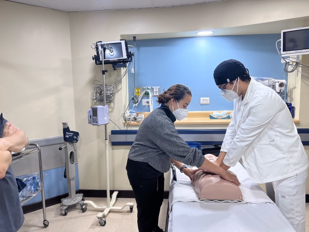 Guatemalan Pediatrician in RCP training