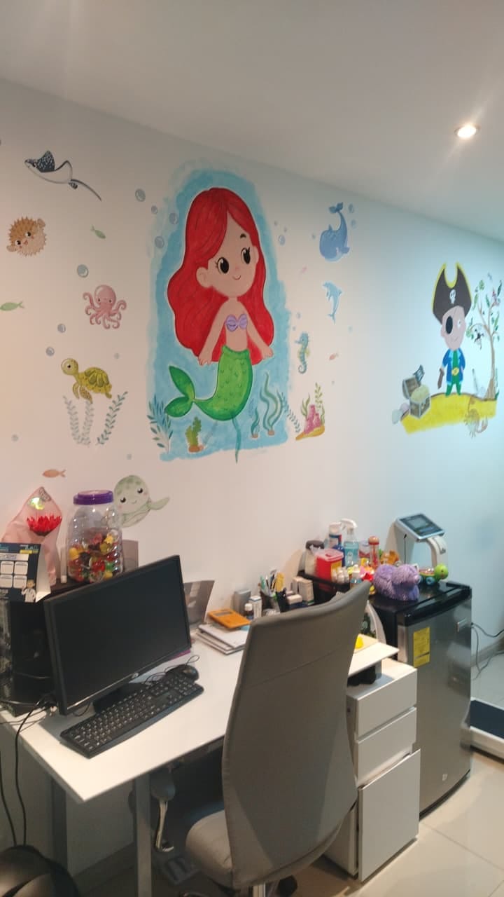 Consultorio pediátrico moderno Kangarú Pedia zona 11 Guatemala con murales Disney