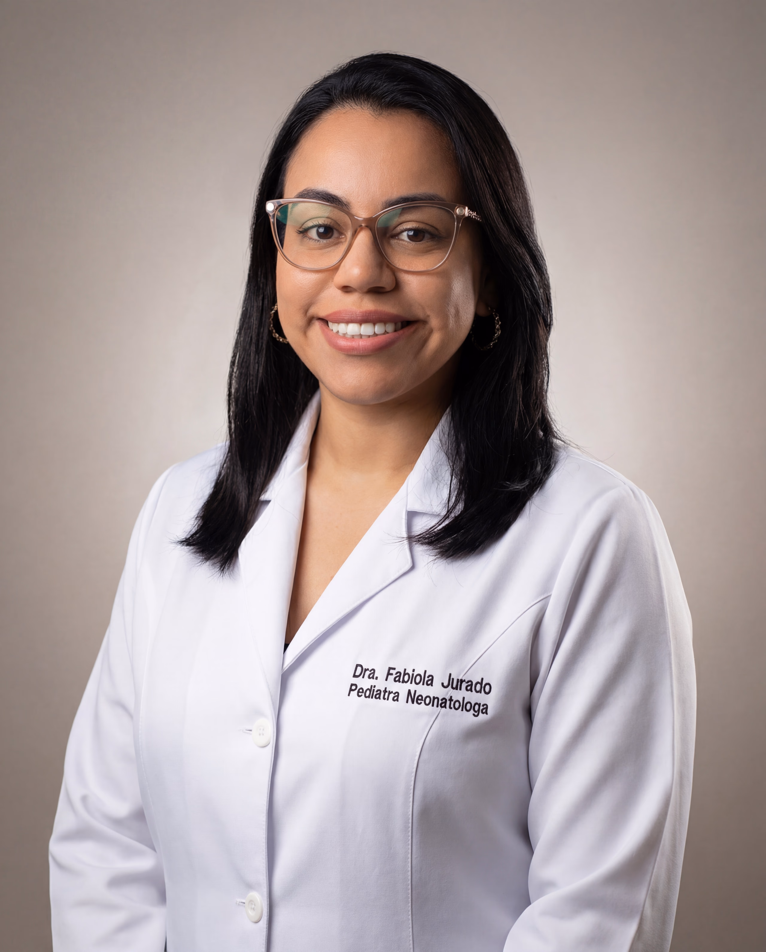 Dra. Fabiola Jurado, pediatra en zona 11 atendiendo en Kangarú Pedia, retrato profesional