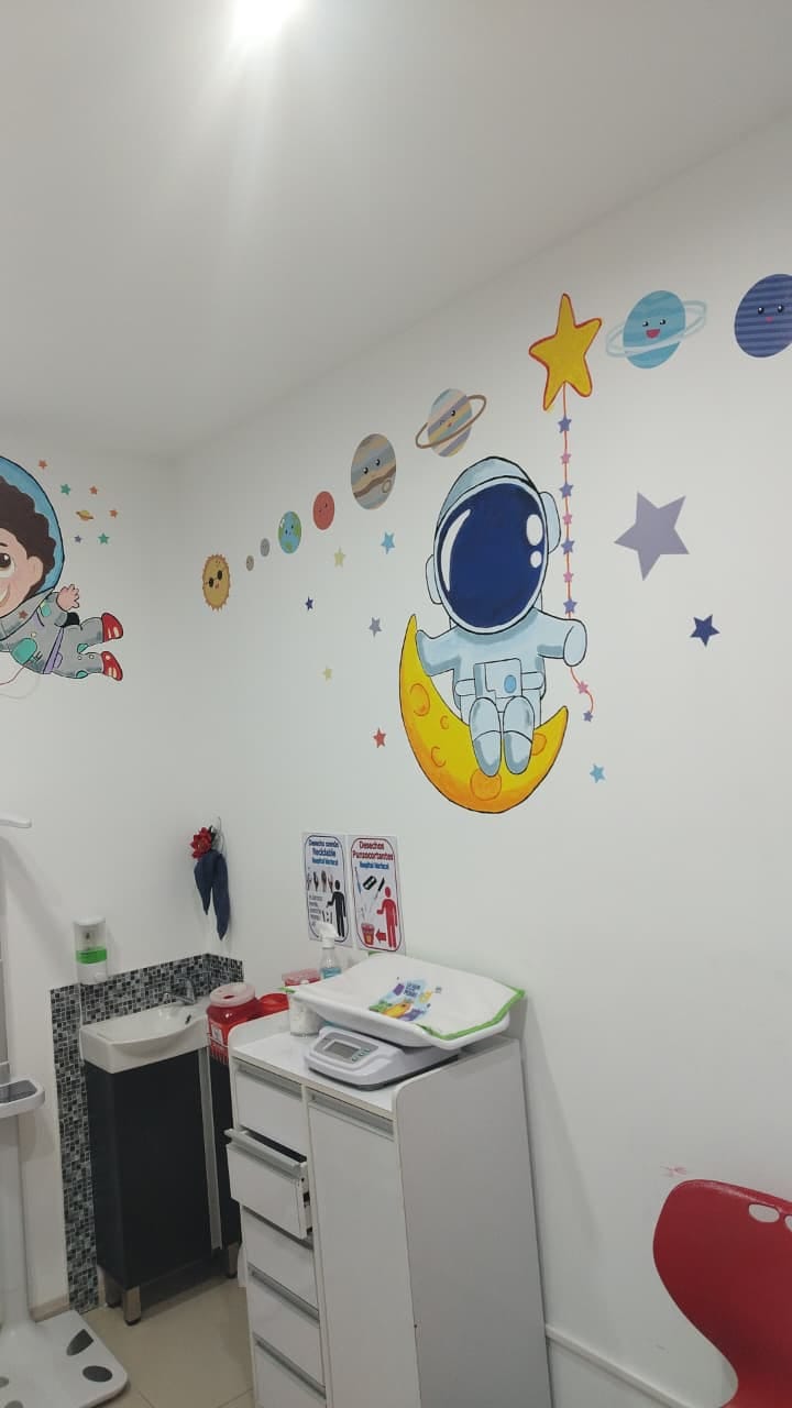 Área de revisión pediátrica de Dra. Faby