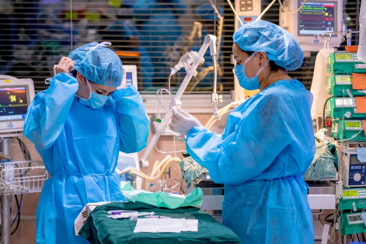 Dra. Fabiola Jurado - Kangarú Pedia preparando parto por cesárea