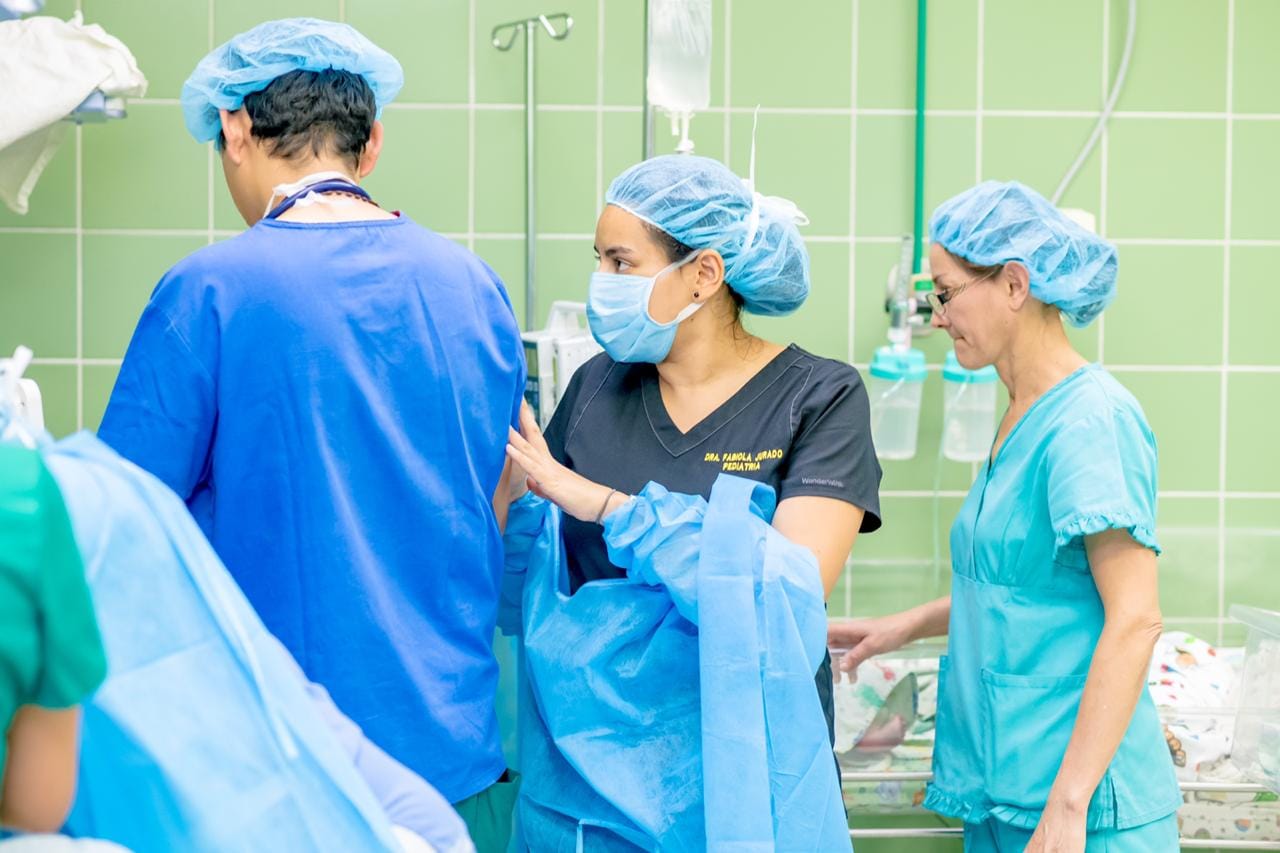 Kangarú Pedia atendiendo parto en Guatemala