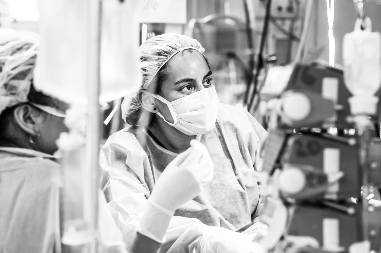 Kangarú Pedia atendiendo nacimiento de bebé